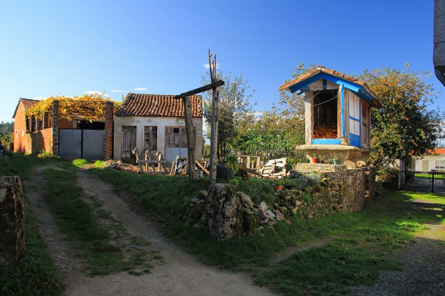 The first granary we'd seen with actual grain in it.