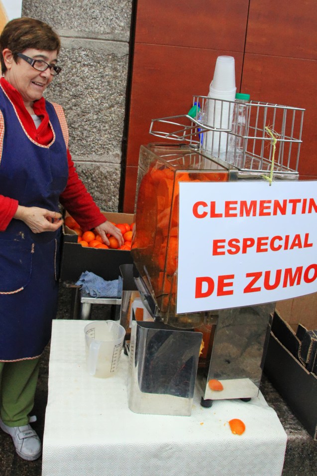 Making delicious clementine juice