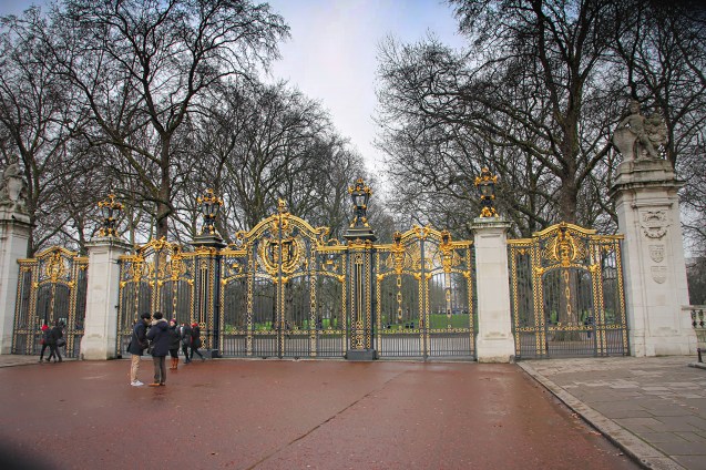 The Canada gate in front of Buckingham palace