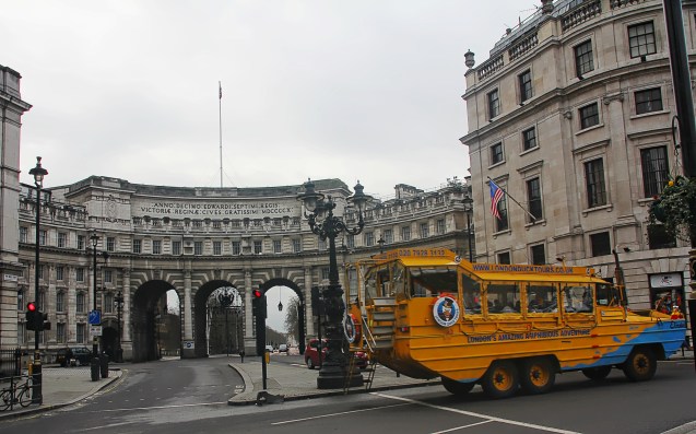 As the ceremonial entrance from Trafalgar Square to The Mall, itself the ceremonial road leading up to Buckingham Palace, Admiralty Arch plays an important role on ceremonial occasions. Processions at royal weddings, funerals, coronations and other public processions