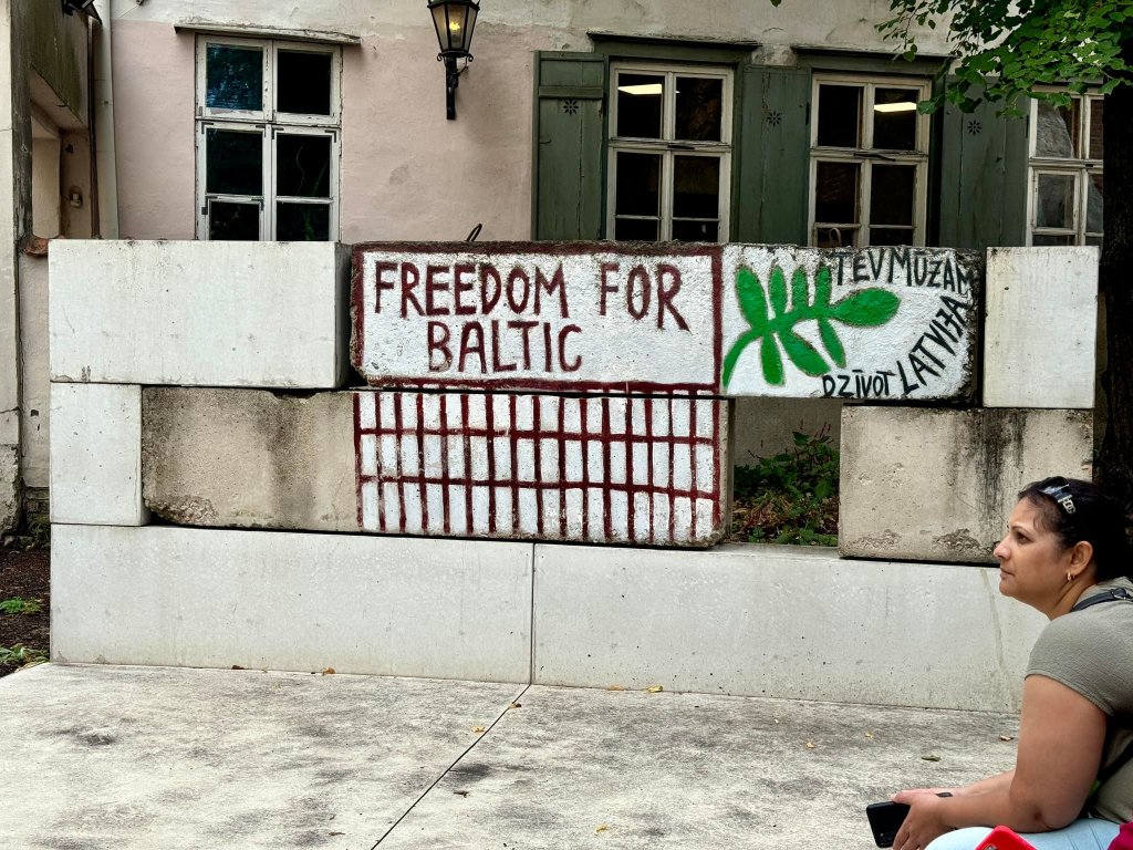 The Baltic Way
2 million people join hands across Estonia, Latvia and Estonia